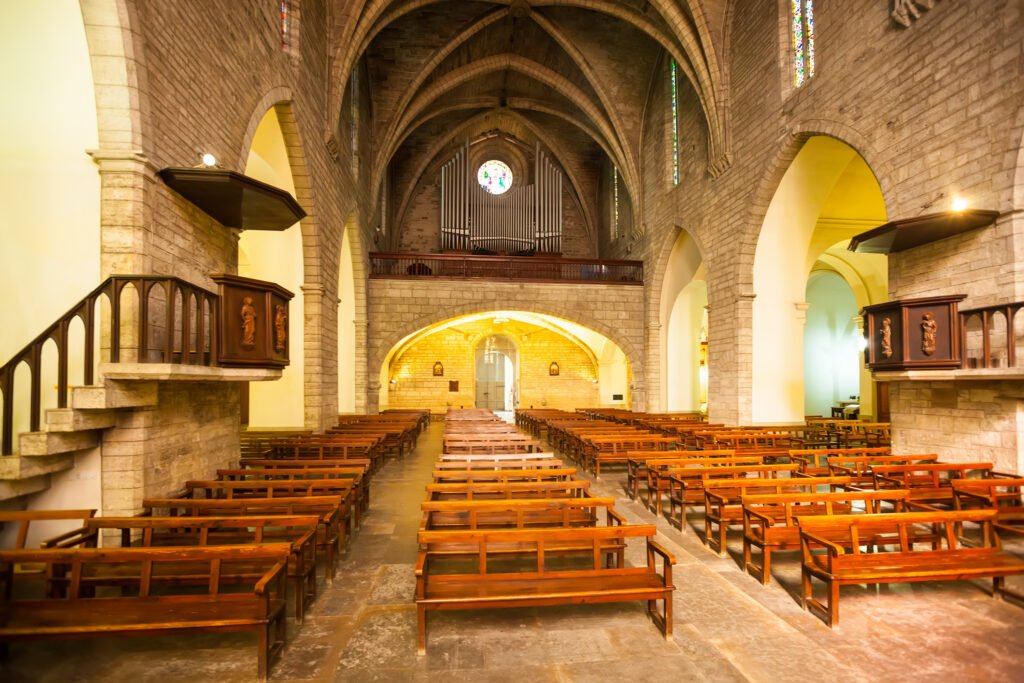 “A Igreja: Um Edifício Espiritual, Não Feito por Mãos Humanas” Imagem de bearfotos no Freepik